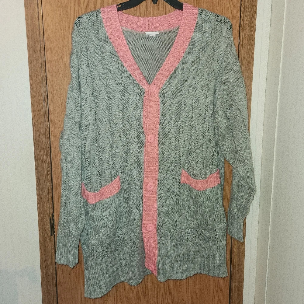 💓 3/$15 LulaRoe Medium Gray and Pink Button Up Sweater